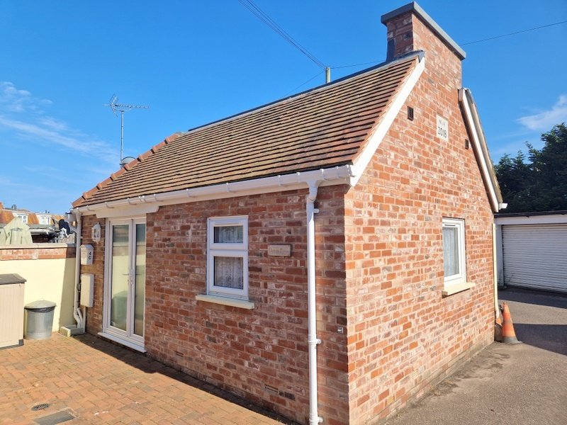 1 bedroom SemiDetachedBungalow for sale in Littleham Road EX8 2QG