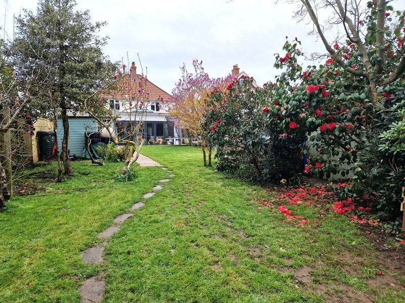 4 bedroom Detached for sale in Barnfield Avenue EX8 2QE Pennys Estate