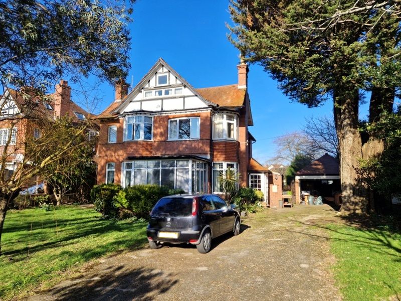 4 bedroom Detached for sale in Avondale Road EX8 2NQ