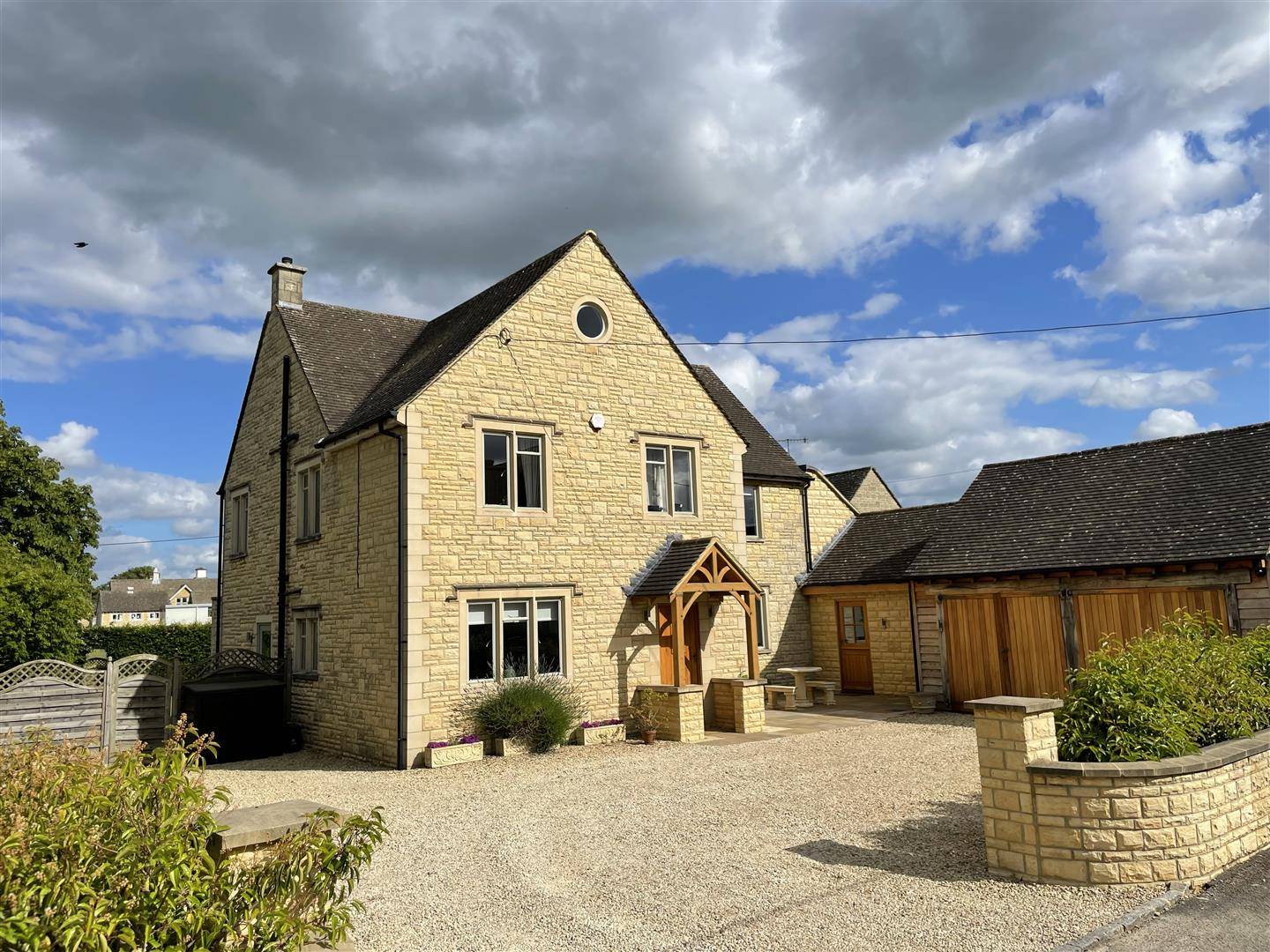 5 bedroom House – Detached for sale in Mousetrap Lane£1,150,000