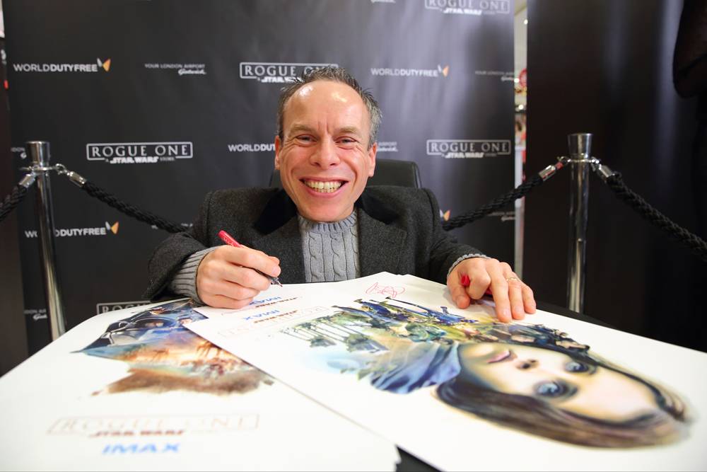 Rogue-One-A-Star-Wars-Story-lands-in-Gatwick-North-to-mark-the-cinema-release-with-a-special-guest-appearance-from-Warwick-Davis – TRBusiness Rogue-One-A-Star-Wars-Story-lands-in-Gatwick-North-to-mark-the-cinema-release-with-a-special-guest-appearance-from-Warwick-Davis – TRBusiness
